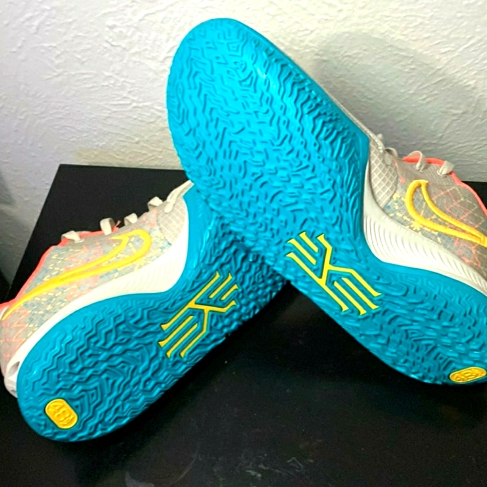 Kyrie 4 Low 7 - Picture 5 of 6